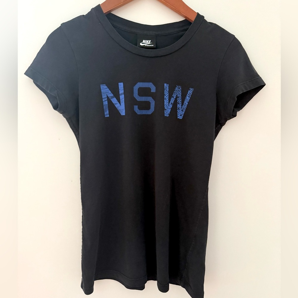 Nike Women Sportswear NSW Graphic Shirt Black Tee T Shirts NSW Graphic Size S